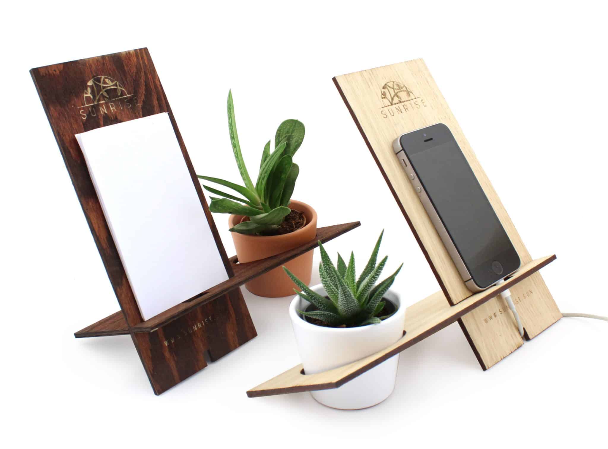 Visuel Support téléphone bois avec plante