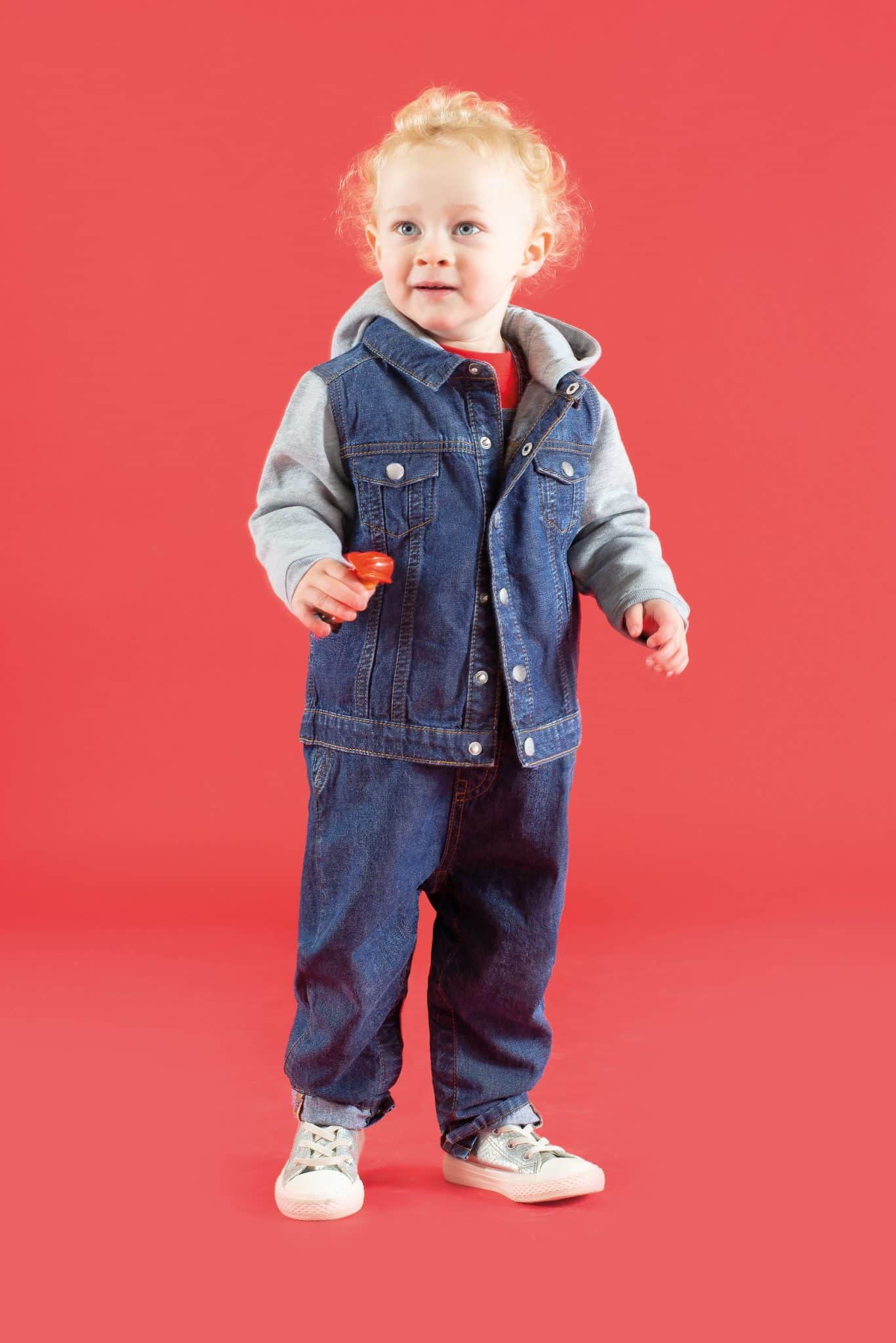 Visuel Veste en jean à capuche enfant
